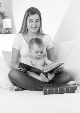 Screen Time vs. Story Time: Why Reading Books Is Better for Baby’s Development